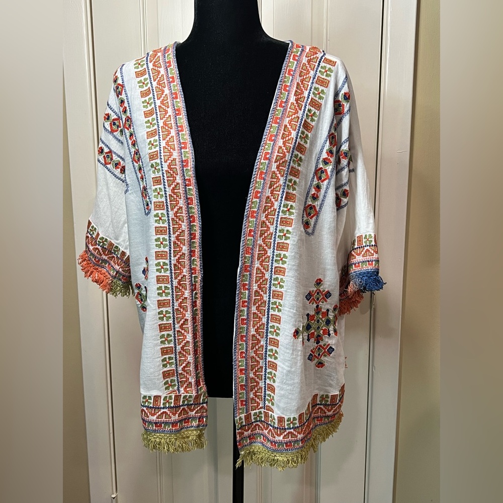 Velvet By Graham and Spencer embroidered kimono